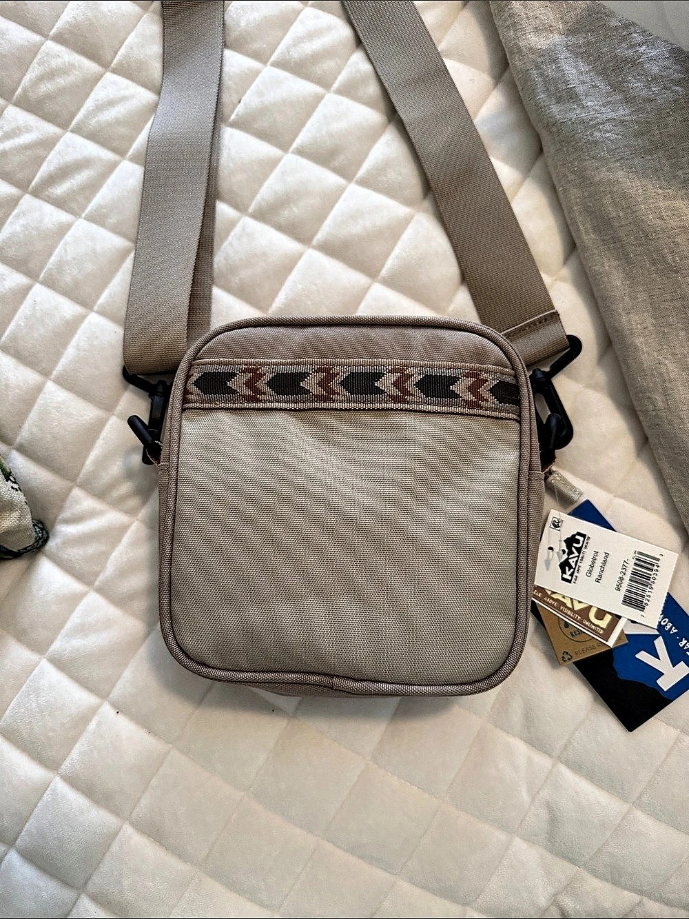 KAVU Globetrot Geometric Crossbody in Gray NWT